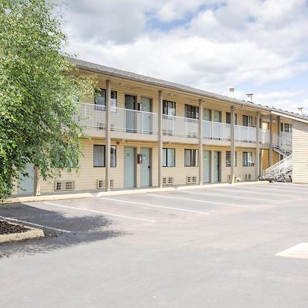 Oyo Woodland Hotel And Suites Экстерьер фото