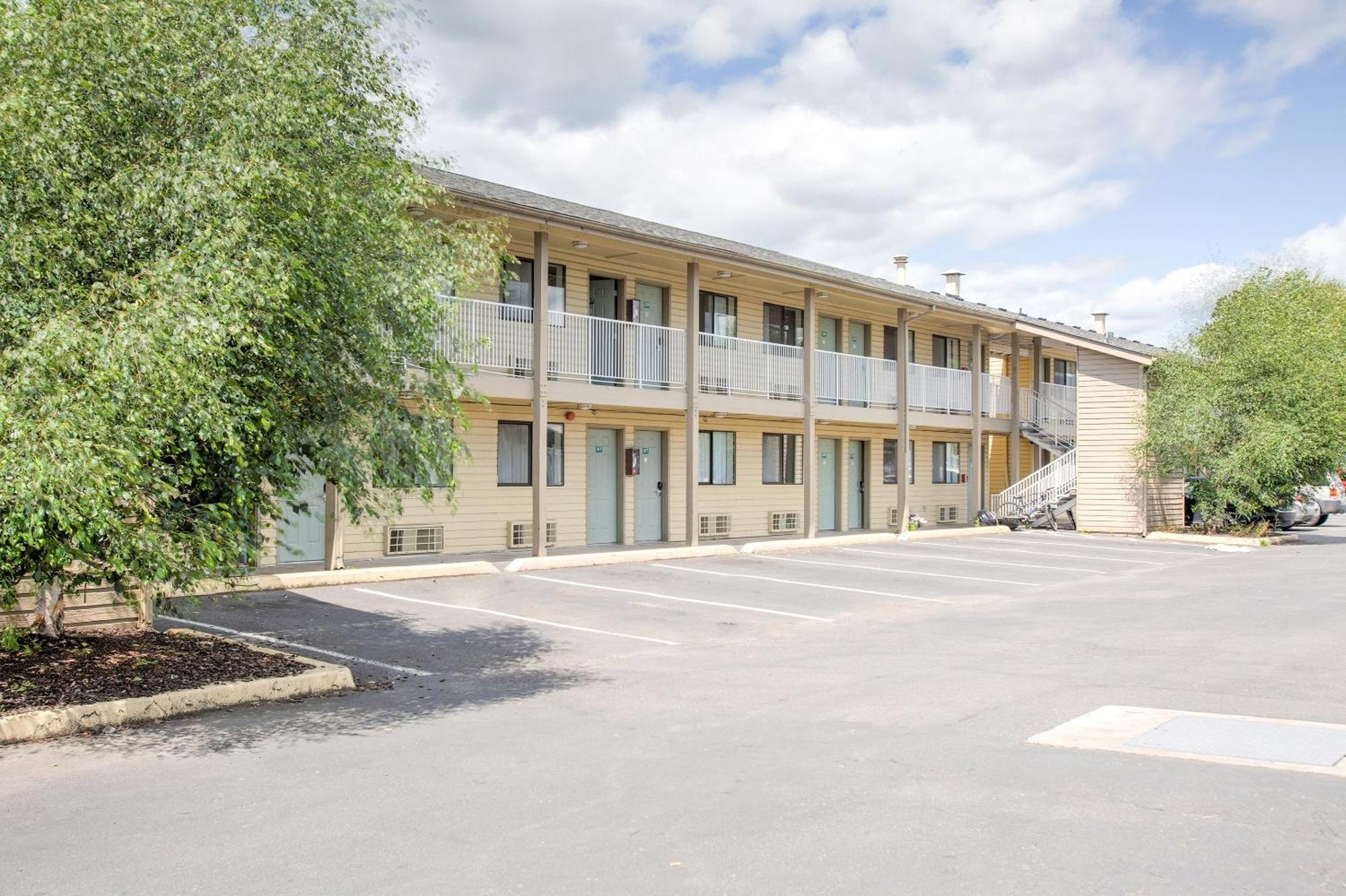 Oyo Woodland Hotel And Suites Экстерьер фото