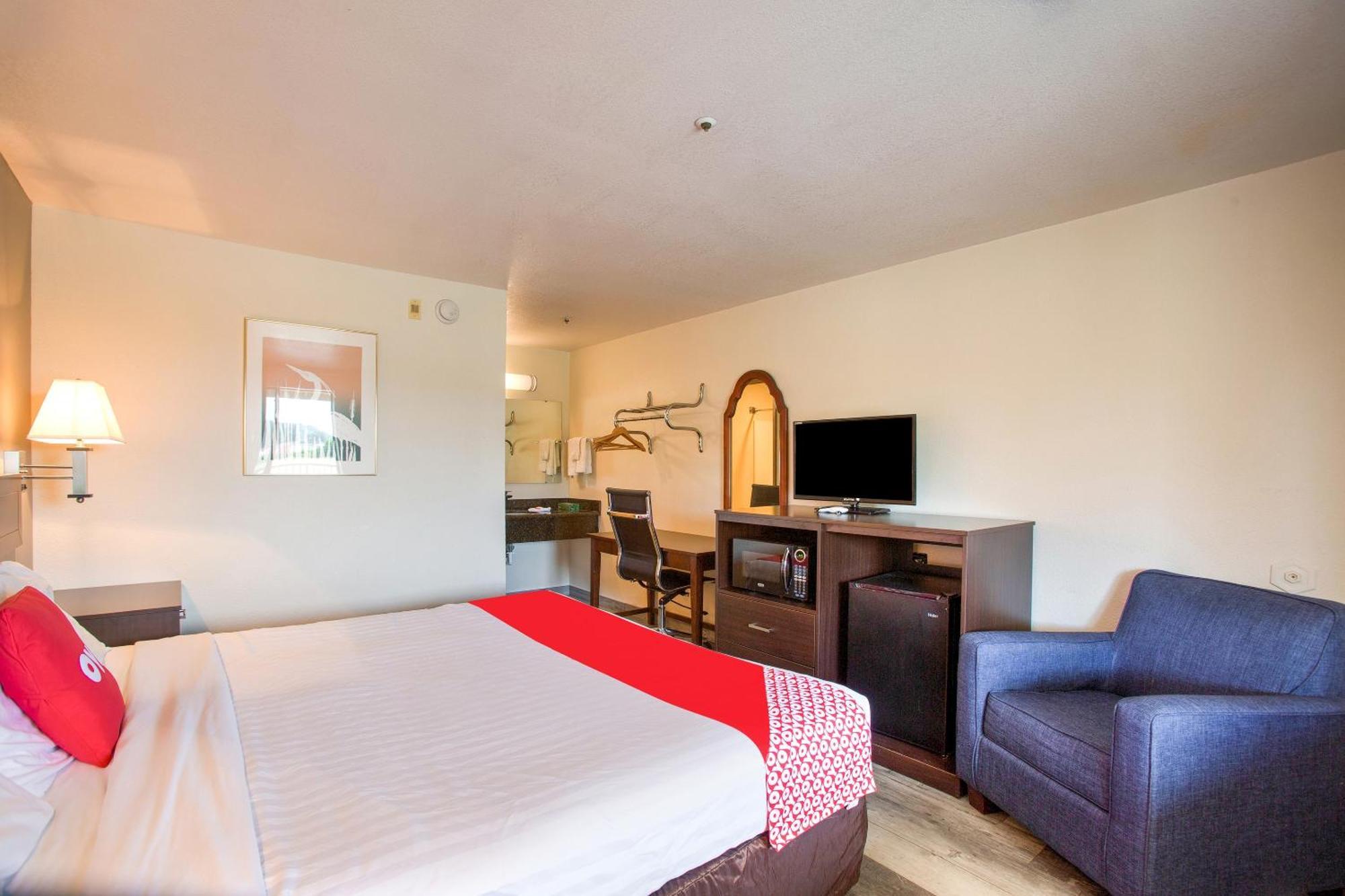 Oyo Woodland Hotel And Suites Экстерьер фото