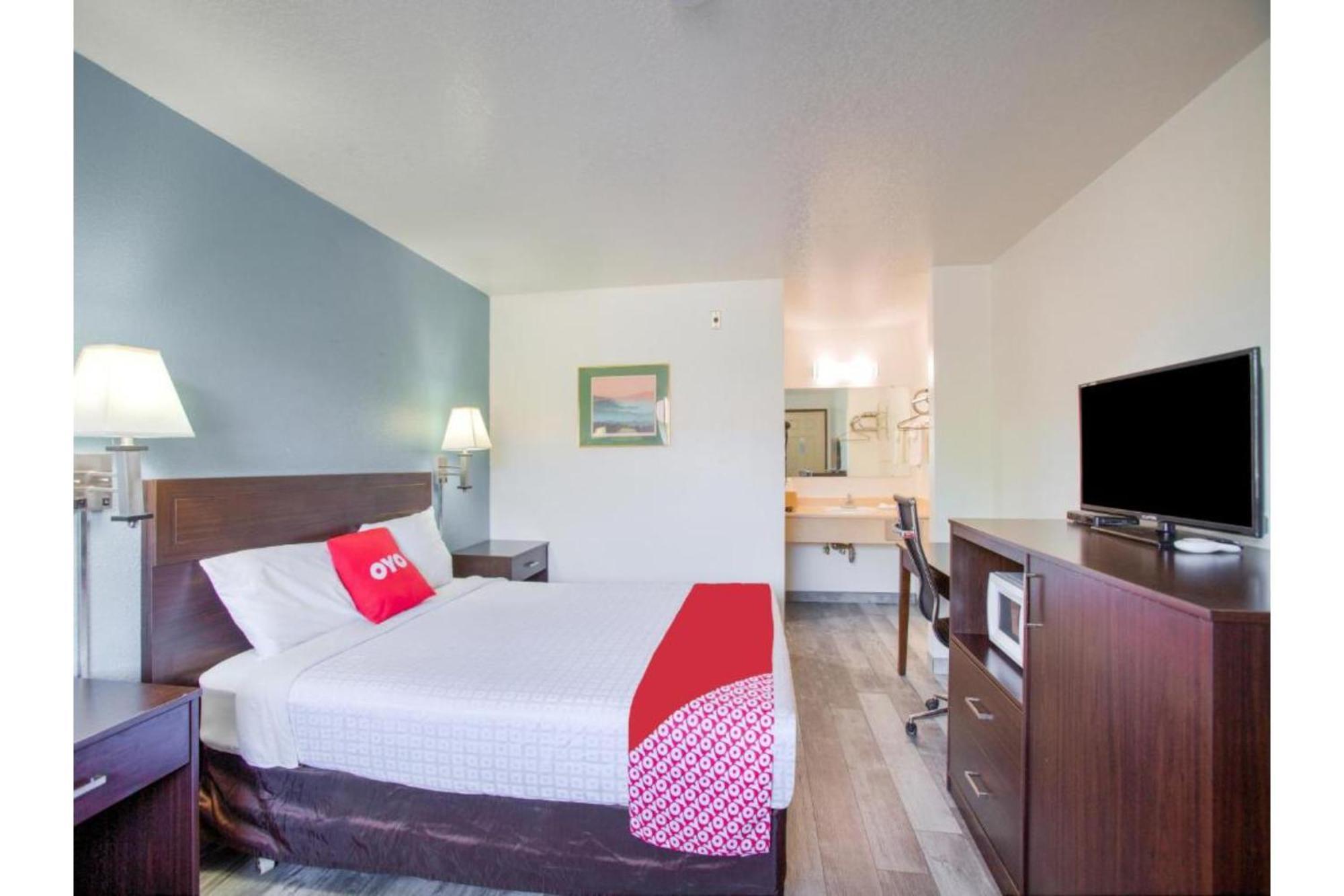 Oyo Woodland Hotel And Suites Экстерьер фото