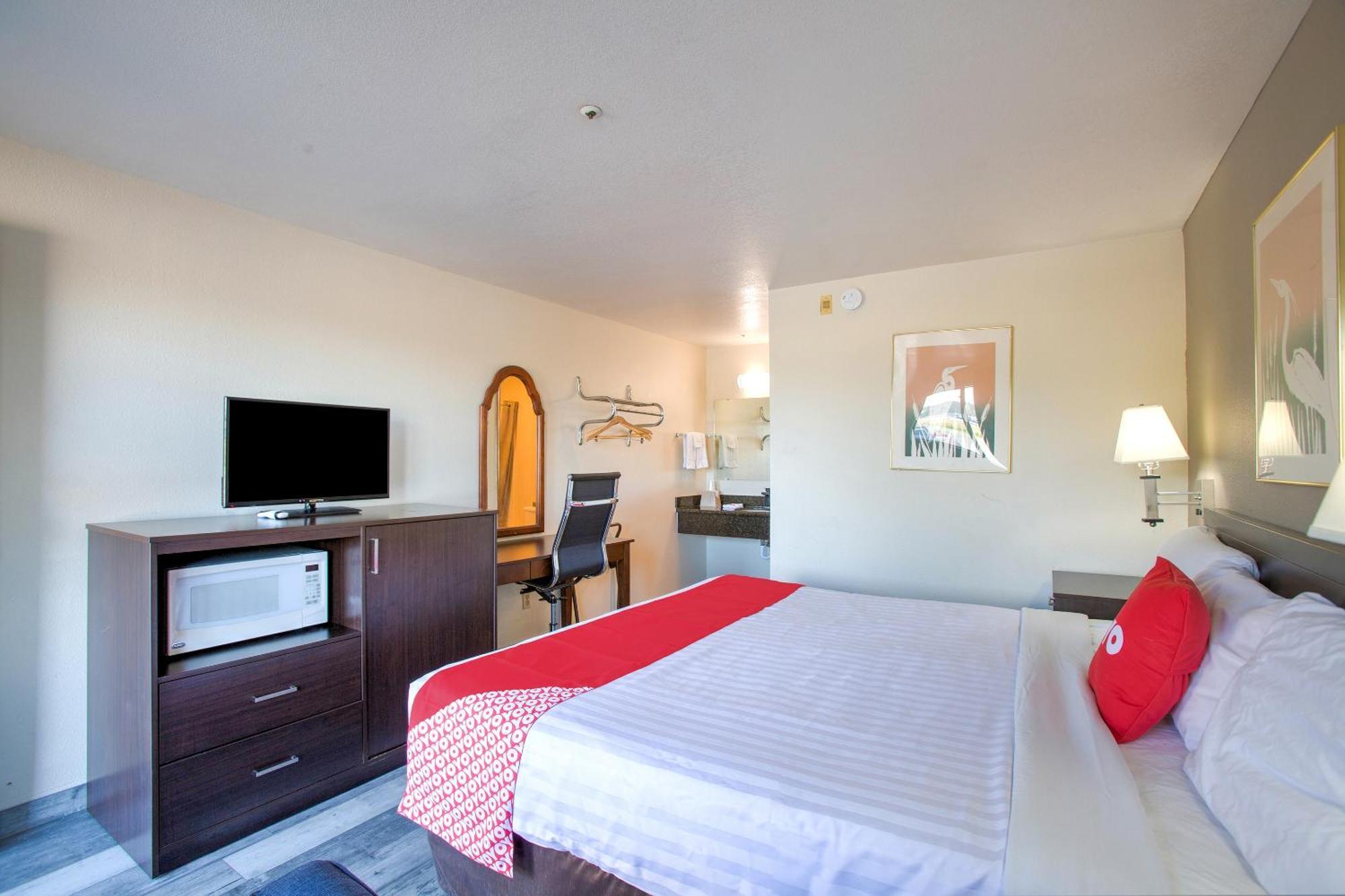 Oyo Woodland Hotel And Suites Экстерьер фото