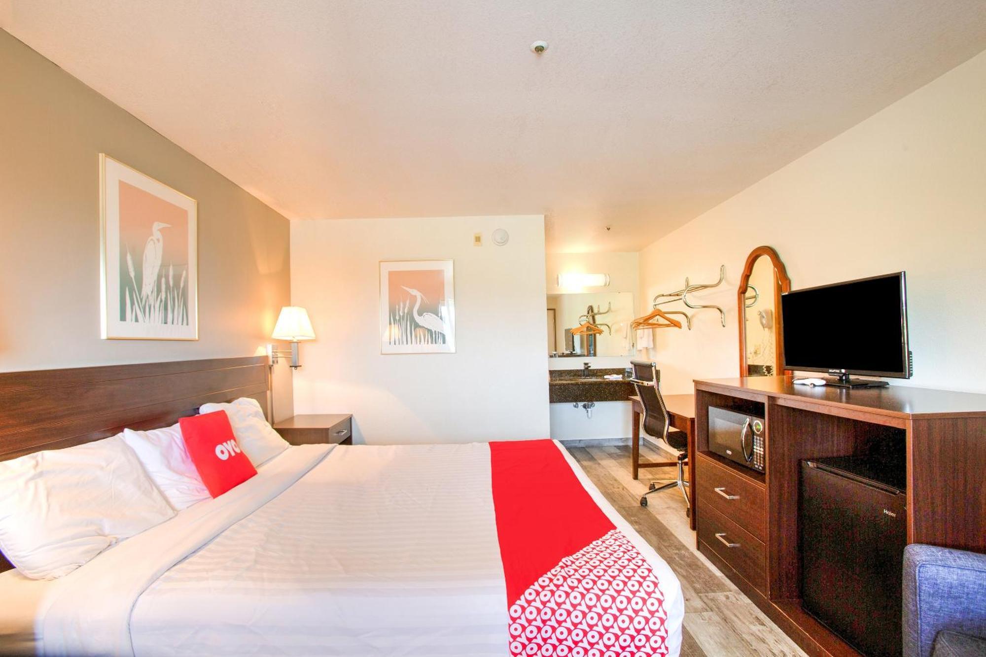 Oyo Woodland Hotel And Suites Экстерьер фото