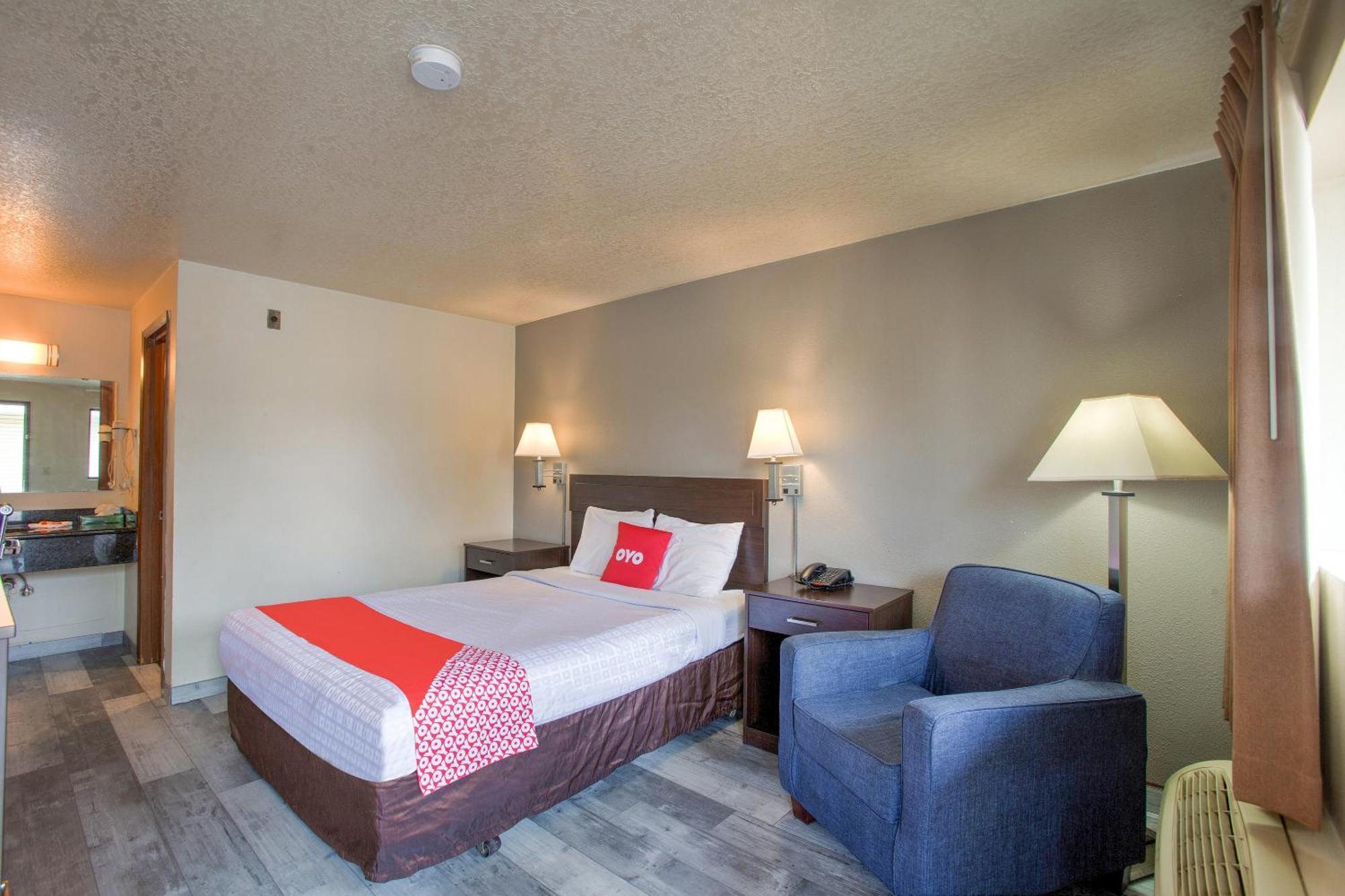 Oyo Woodland Hotel And Suites Экстерьер фото