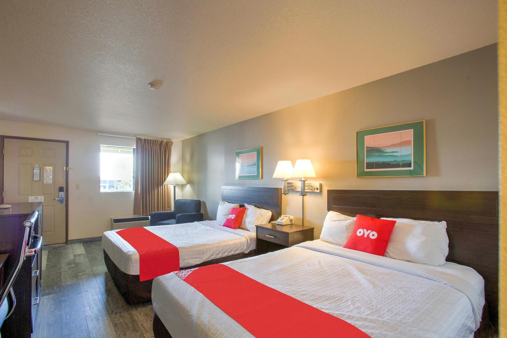Oyo Woodland Hotel And Suites Экстерьер фото