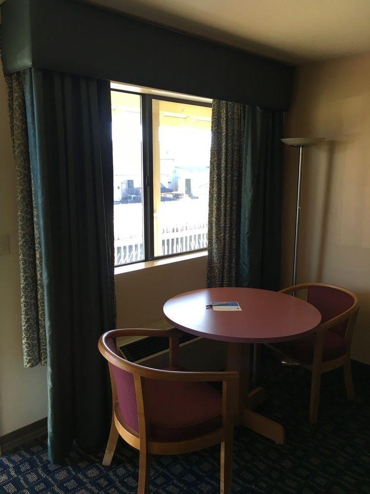 Oyo Woodland Hotel And Suites Экстерьер фото