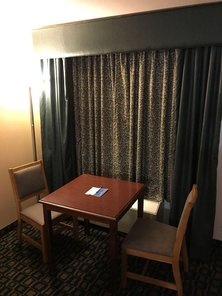 Oyo Woodland Hotel And Suites Экстерьер фото